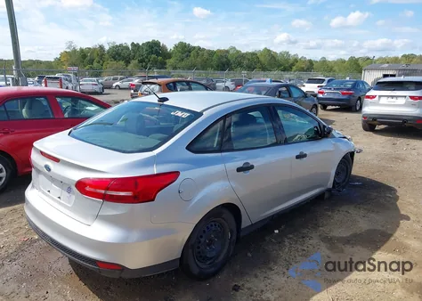 2018 Ford Focus S z USA, uszkodzony, nr VIN 1FADP3E28JL209534